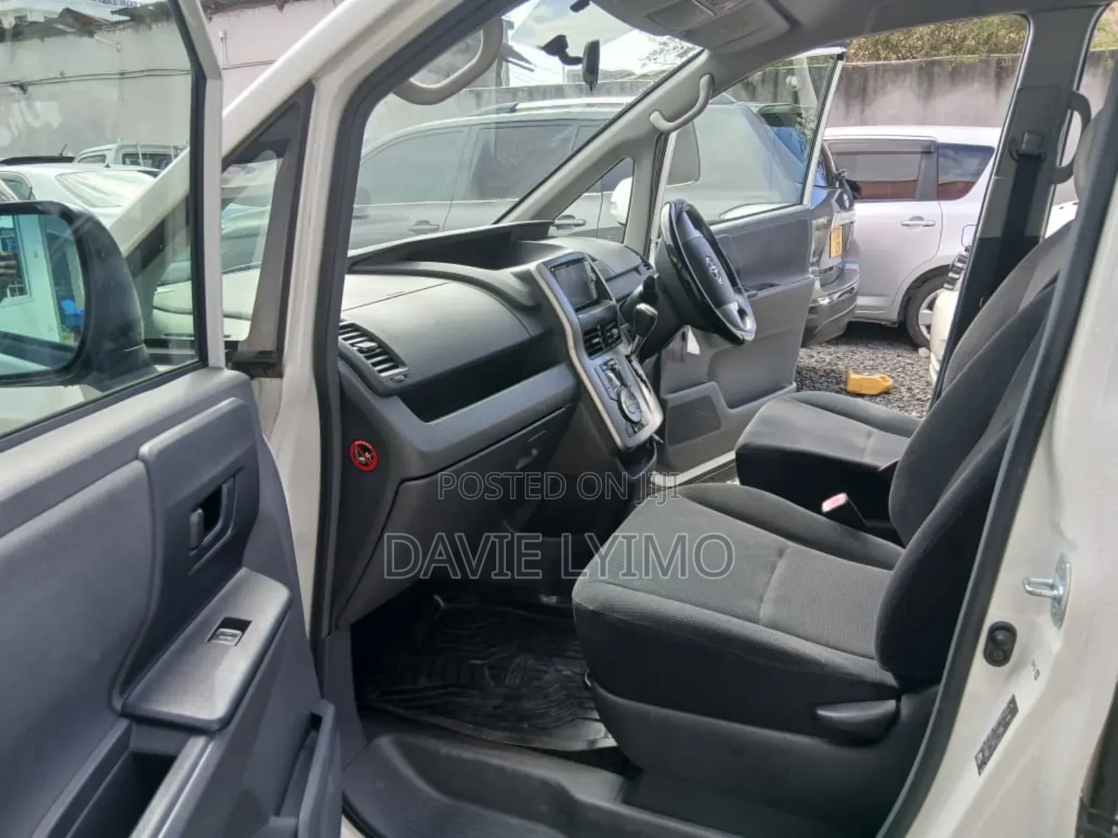 Toyota Noah 2.0 143hp YY AWD (5 Seater) 2009 Pearl