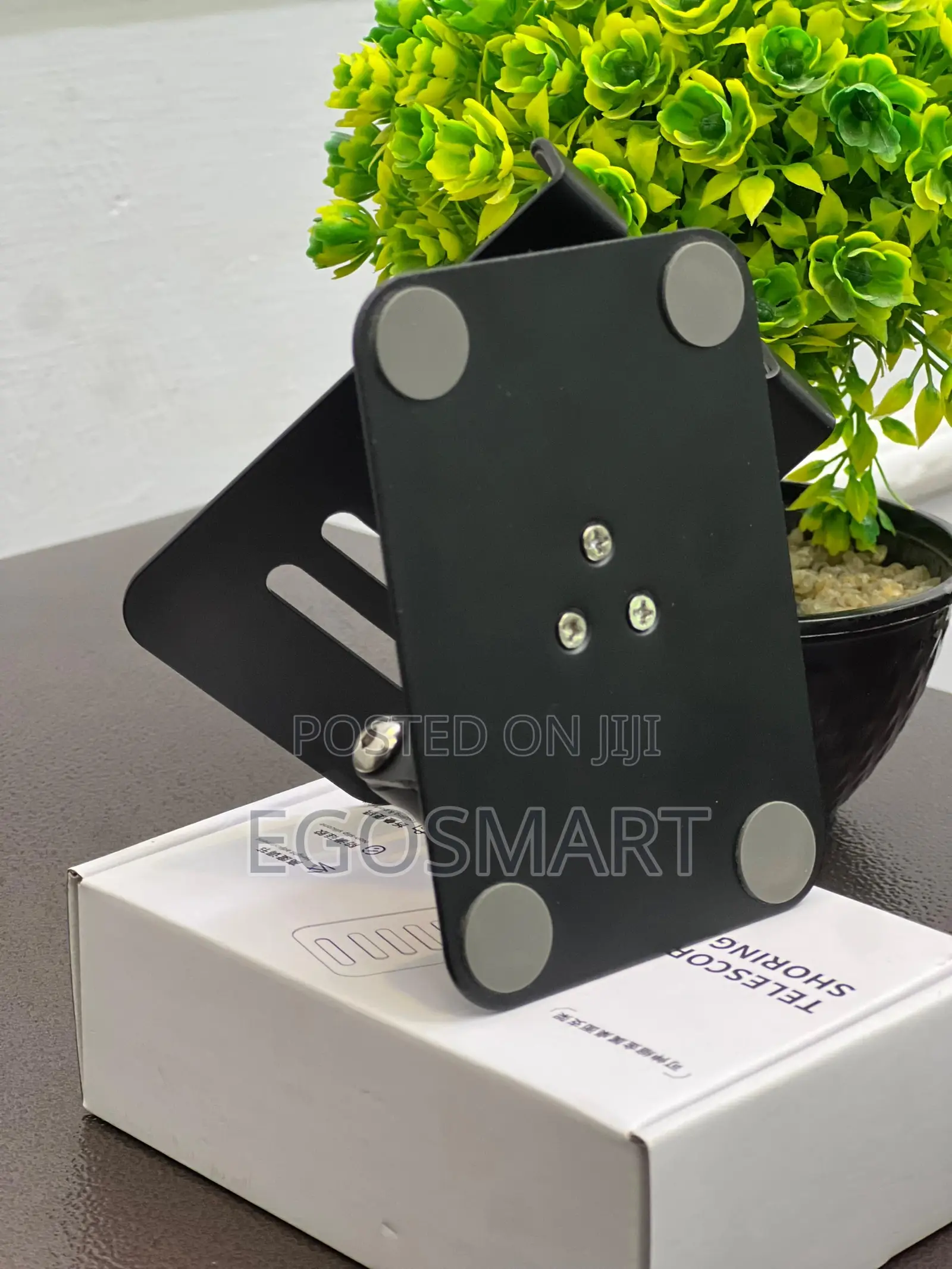 L24 Phone Stand