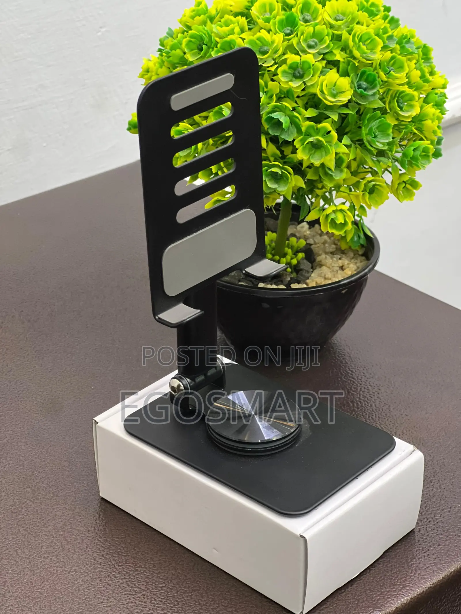 L24 Phone Stand