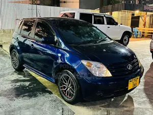 Toyota IST 2005 Blue