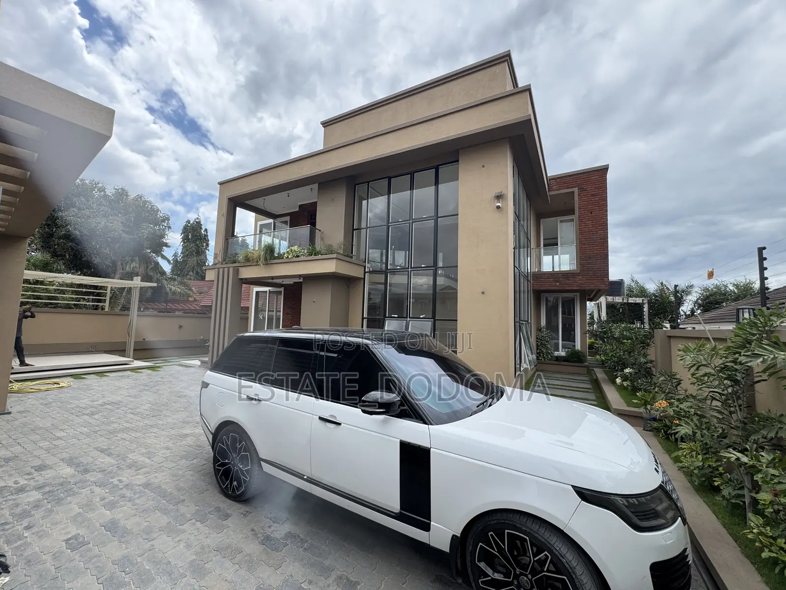 5bdrm Mansion in Mbezi Beach for sale
