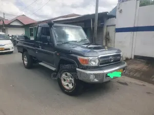 Toyota Land Cruiser 4.0 V6 DLX 2012 Gray