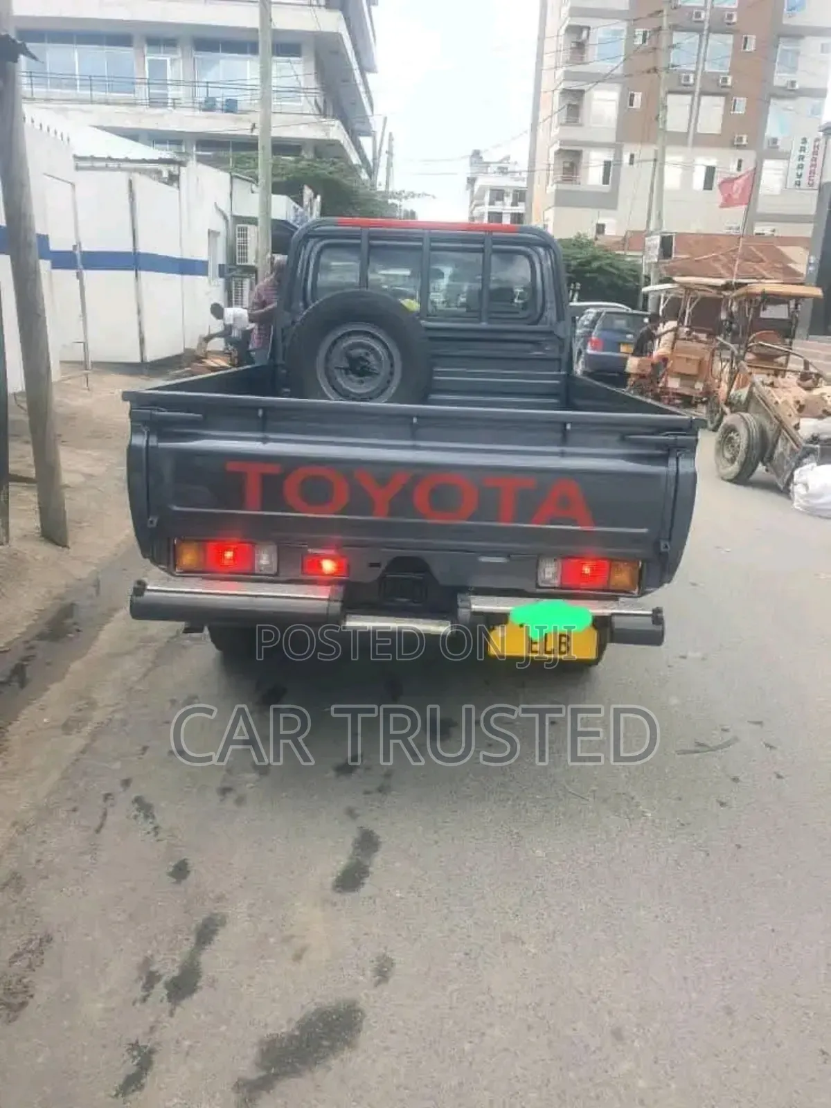 Toyota Land Cruiser 4.0 V6 DLX 2012 Gray