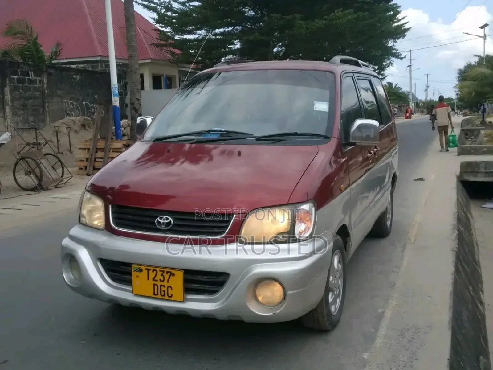 Toyota Noah 2.0 AWD (8 Seater) 2003 Maroon
