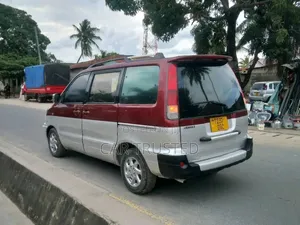 Toyota Noah 2.0 AWD (8 Seater) 2003 Maroon