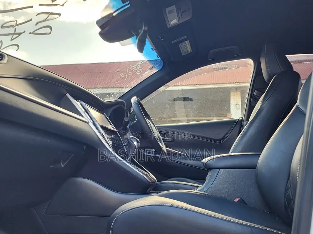 Toyota Harrier 2.0 2015 Off white