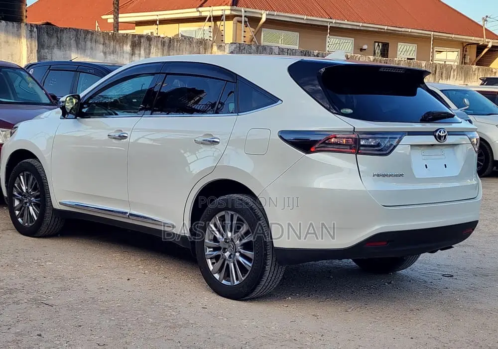 Toyota Harrier 2.0 2015 Off white