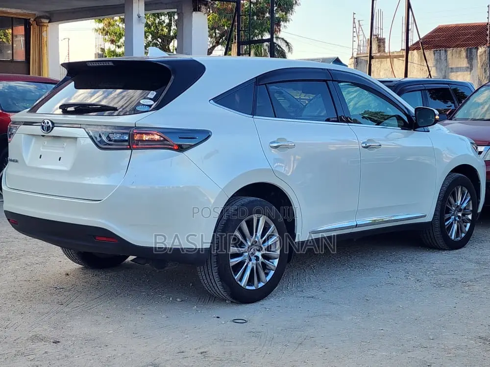Toyota Harrier 2.0 2015 Off white