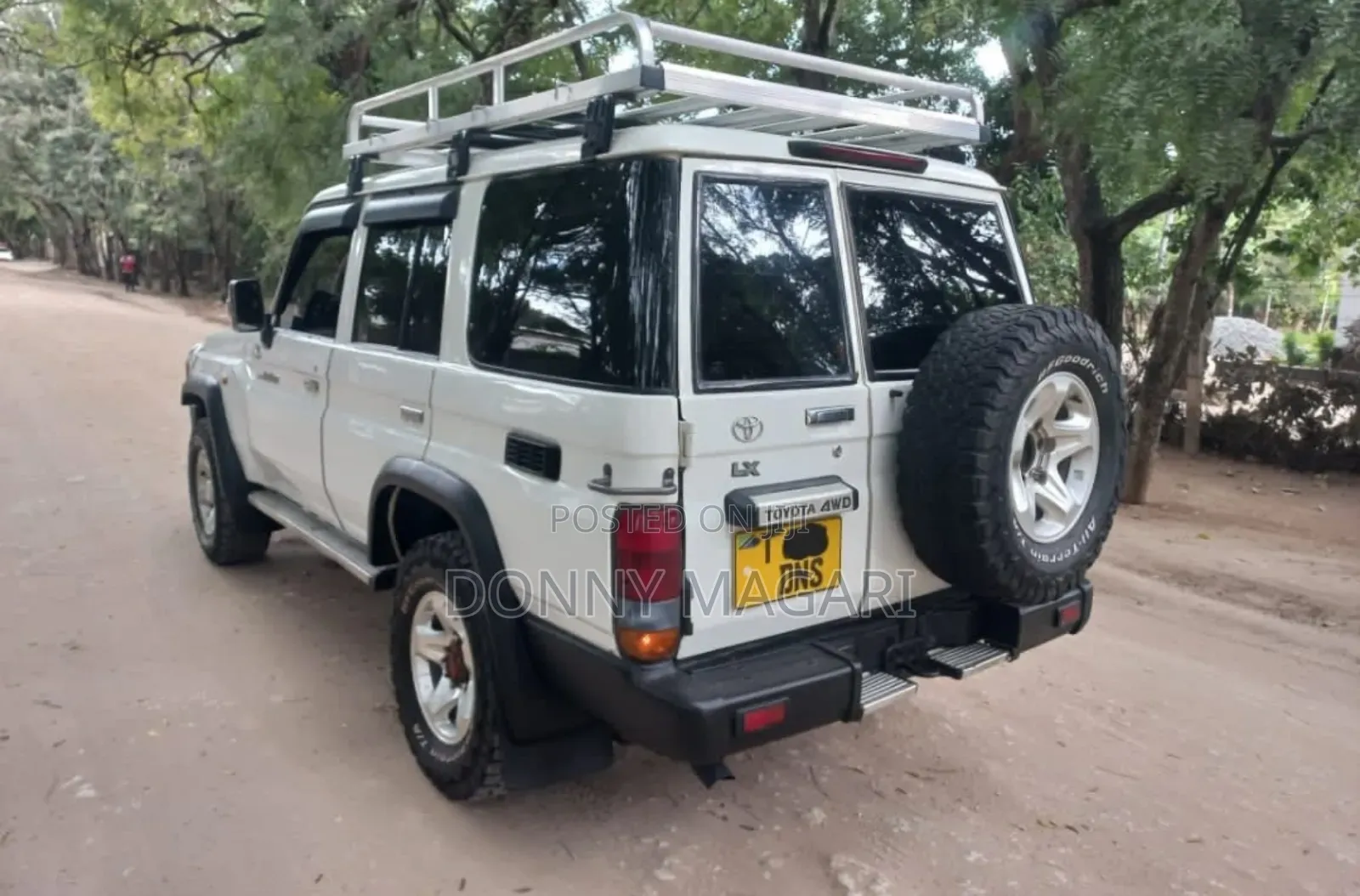 Toyota Land Cruiser 2011 White