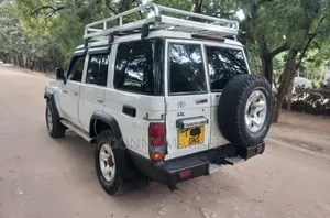 Toyota Land Cruiser 2011 White