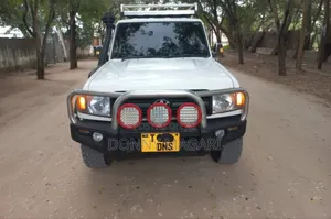 Toyota Land Cruiser 2011 White