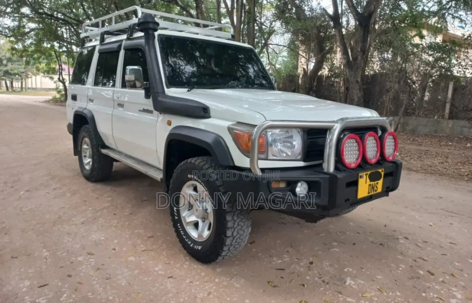 Toyota Land Cruiser 2011 White
