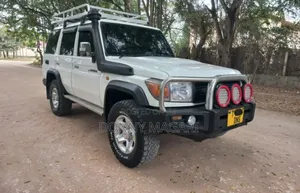 Toyota Land Cruiser 2011 White
