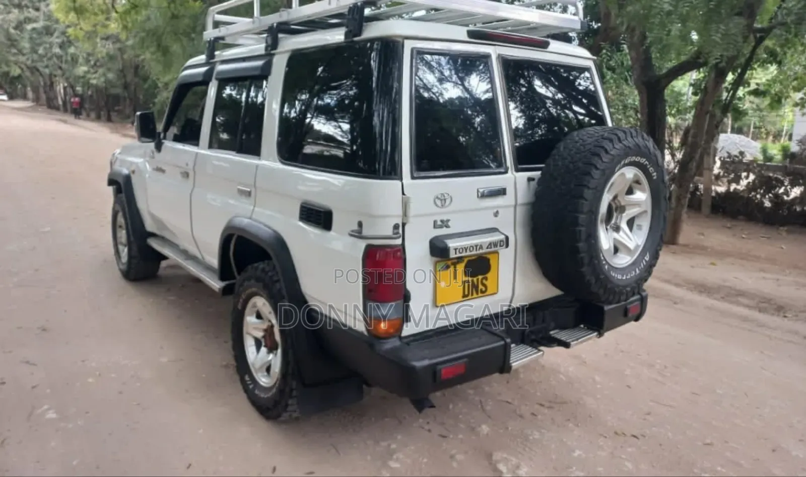 Toyota Land Cruiser 2011 White