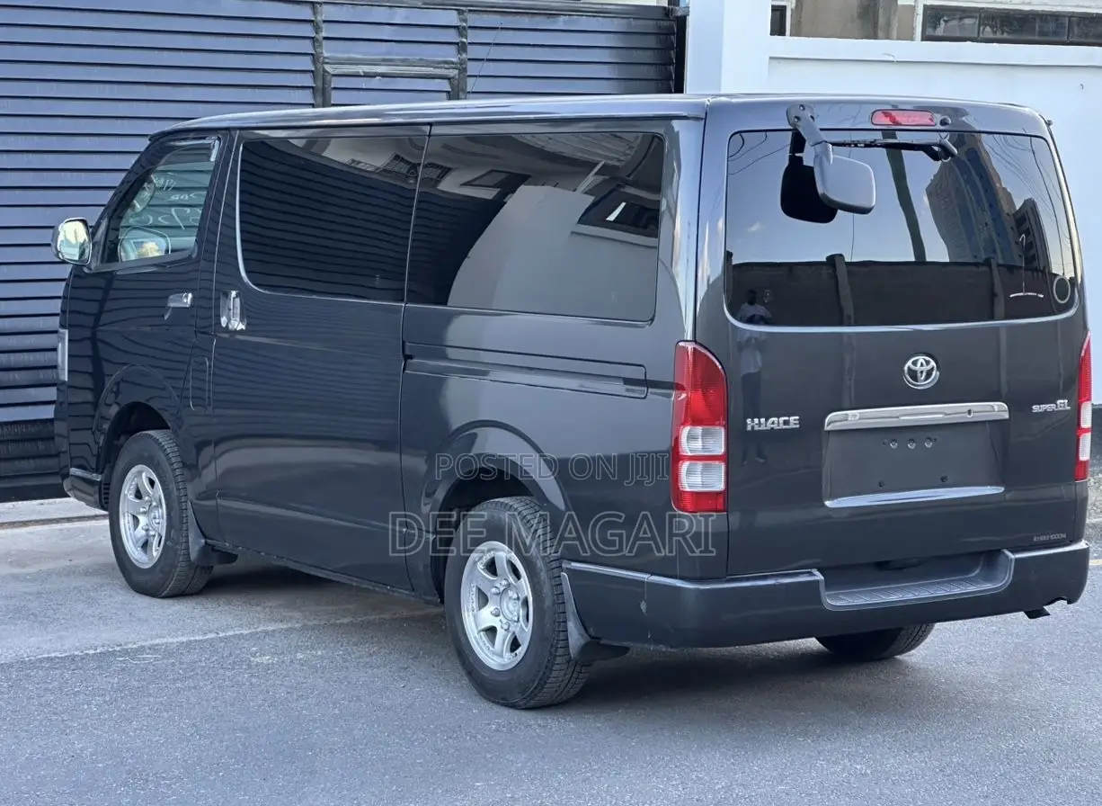 Toyota HiAce 2006 Black