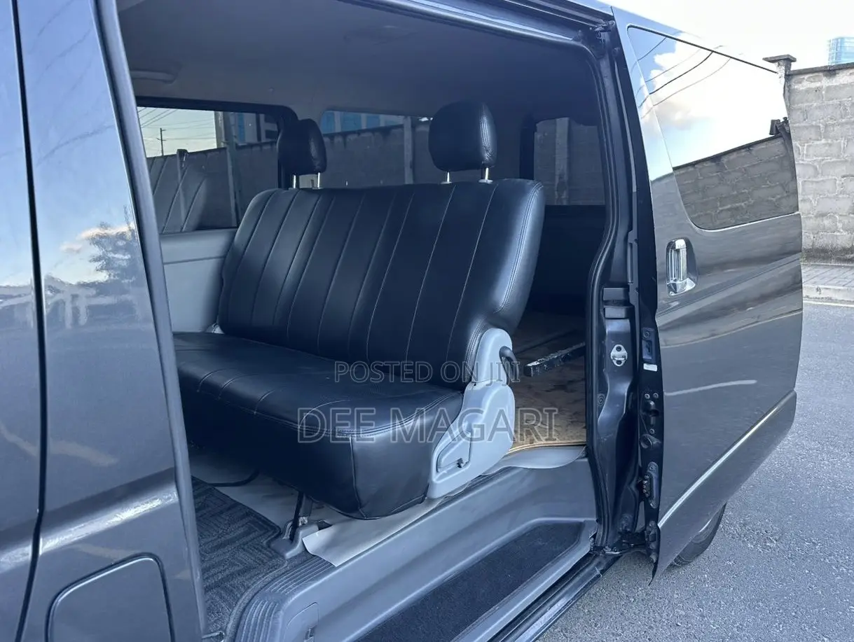 Toyota HiAce 2006 Black