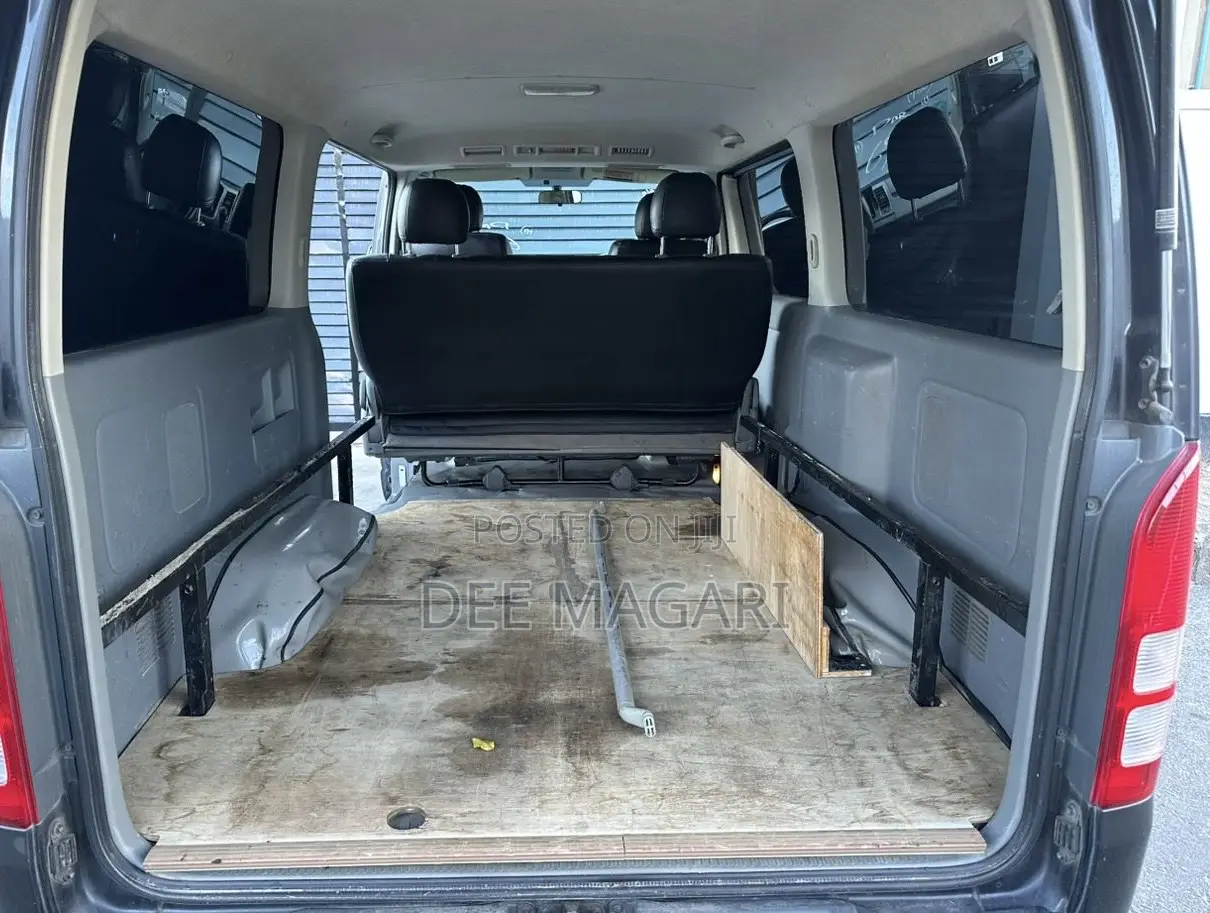 Toyota HiAce 2006 Black