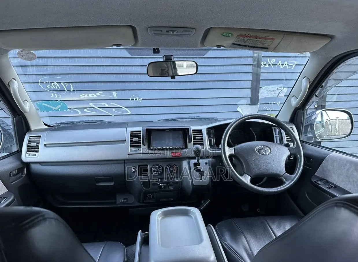 Toyota HiAce 2006 Black