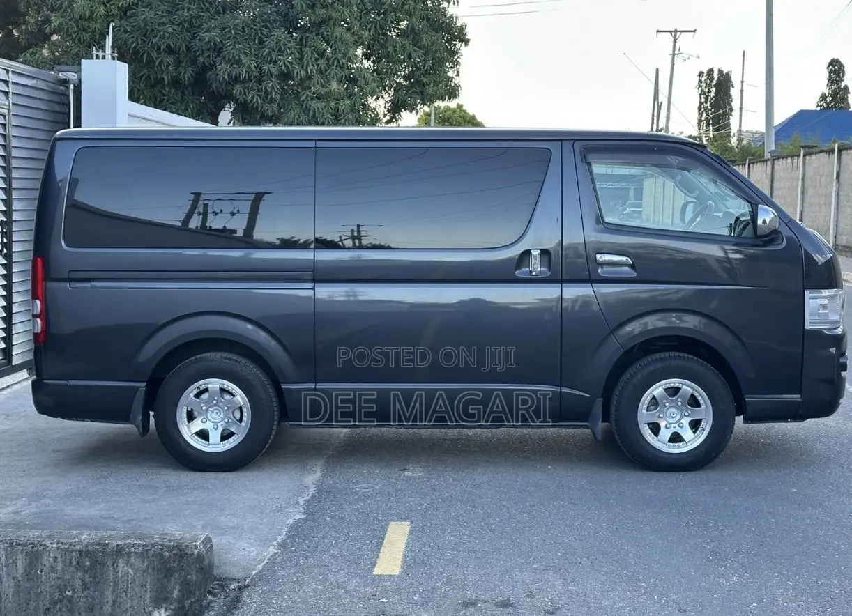 Toyota HiAce 2006 Black