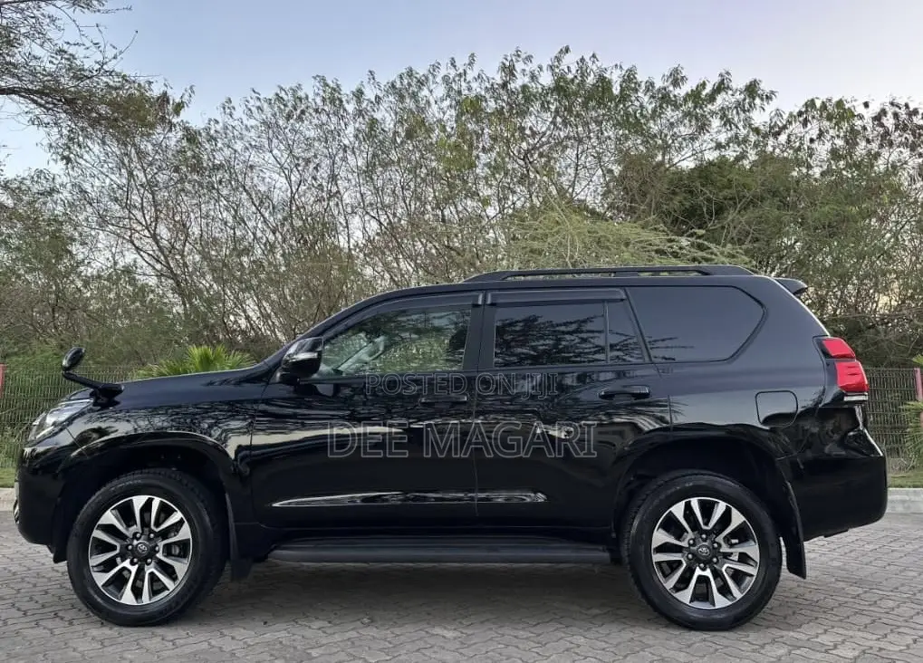 Toyota Land Cruiser Prado 4.0 Petrol TX 2022 Black