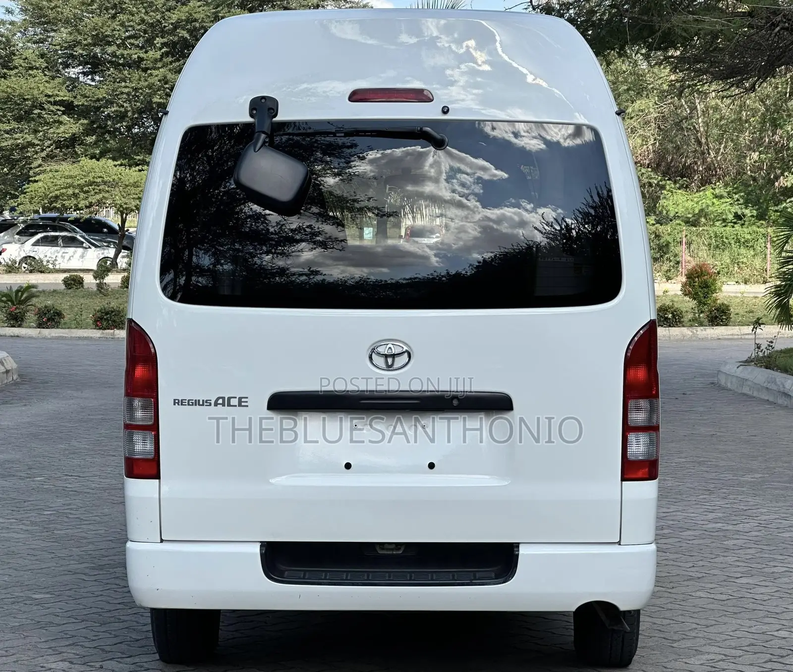 Toyota HiAce 2008 White