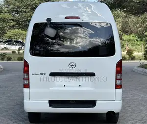 Toyota HiAce 2008 White