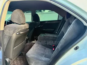 Toyota Crown Royale 2005 White