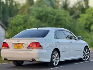 Toyota Crown Royale 2005 White