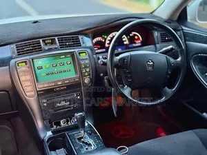 Toyota Crown Royale 2005 White
