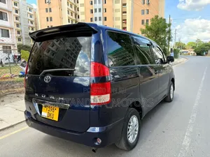 Toyota Noah 2.0 AWD (8 Seater) 2005 Black