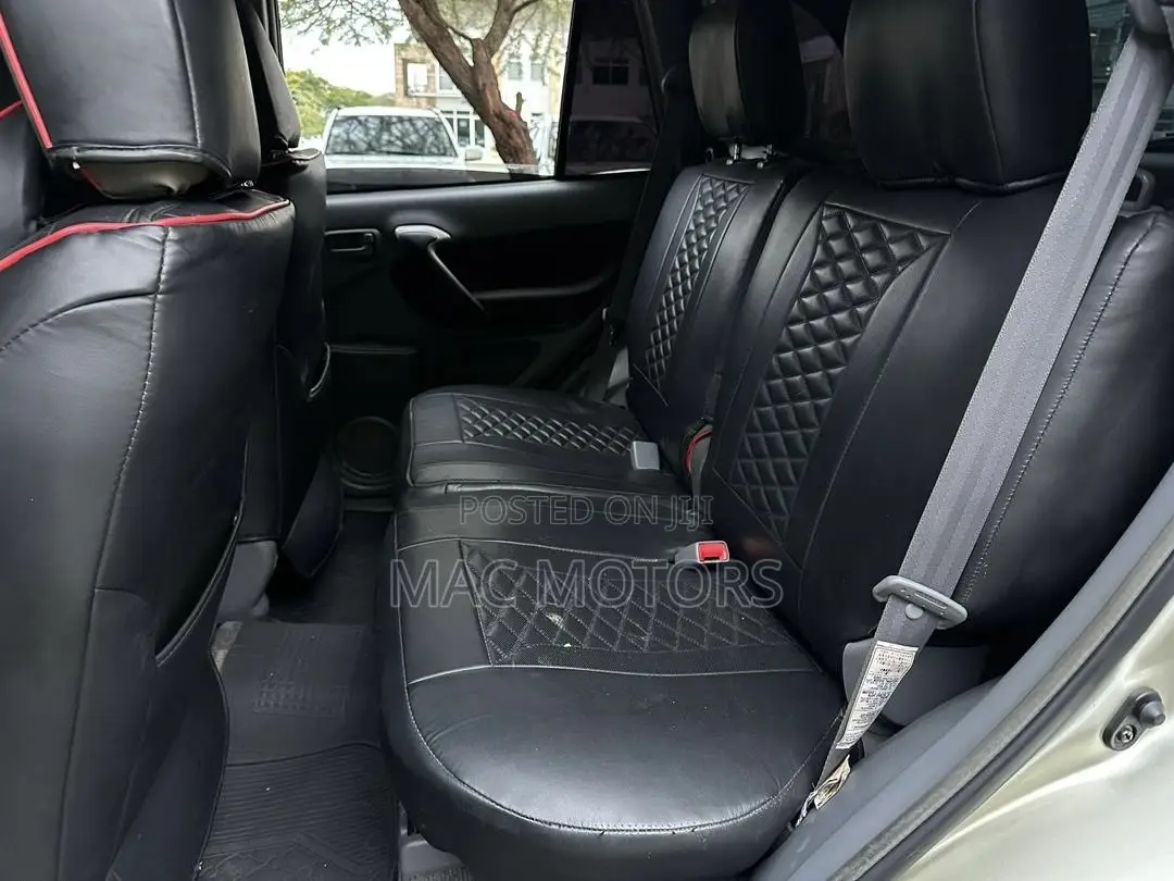 Toyota RAV4 2005 Gold