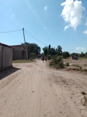 Eneo Lenye Ukubwa Wa SQMT 1600 Linauzwa Lipo Kihalaka Mbweni Kiembeni