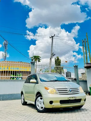 Toyota IST 2007 Green