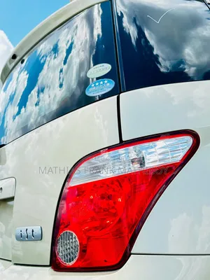 Toyota IST 2007 Green