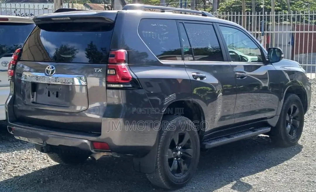 Toyota Land Cruiser Prado 2.8 2017 Gray