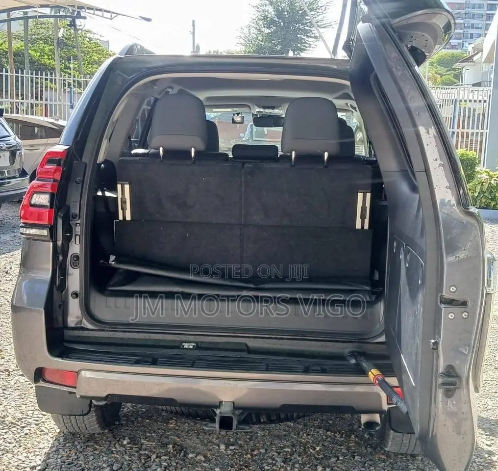 Toyota Land Cruiser Prado 2.8 2017 Gray