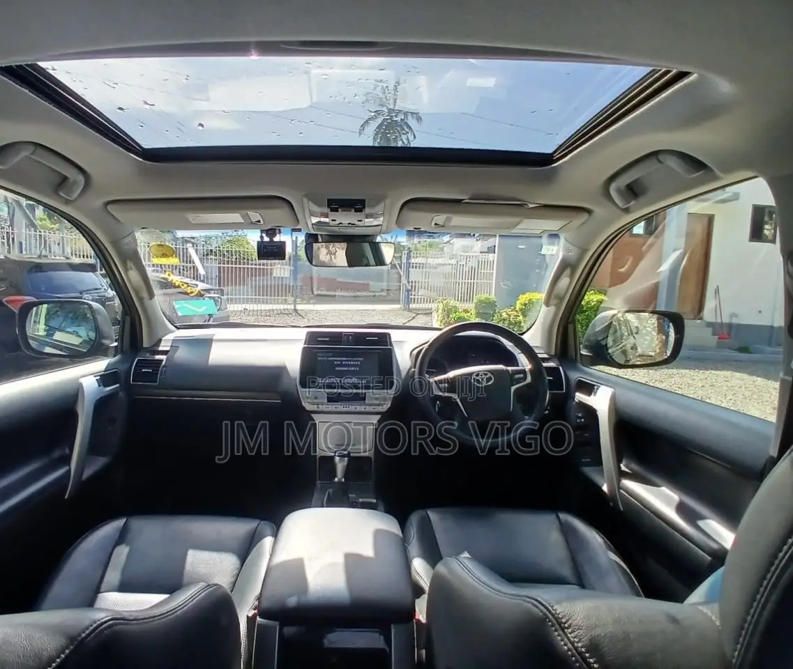 Toyota Land Cruiser Prado 2.8 2017 Gray