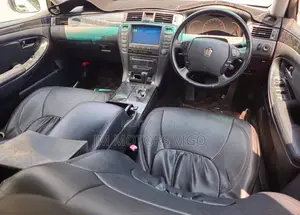 Toyota Crown 2006 White