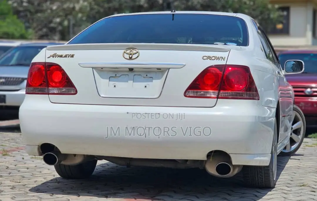 Toyota Crown 2006 White