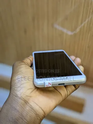 Sharp Aquos Sense 32 GB Silver