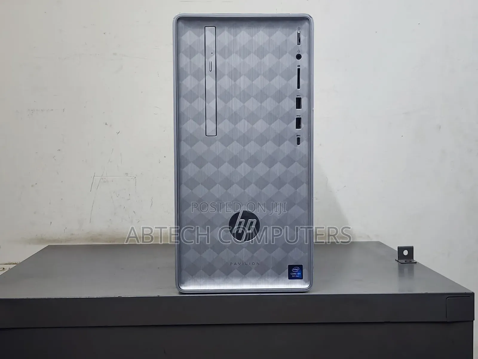 Desktop Computer HP Pavilion 590 8GB Intel Core i5 SSD 256GB