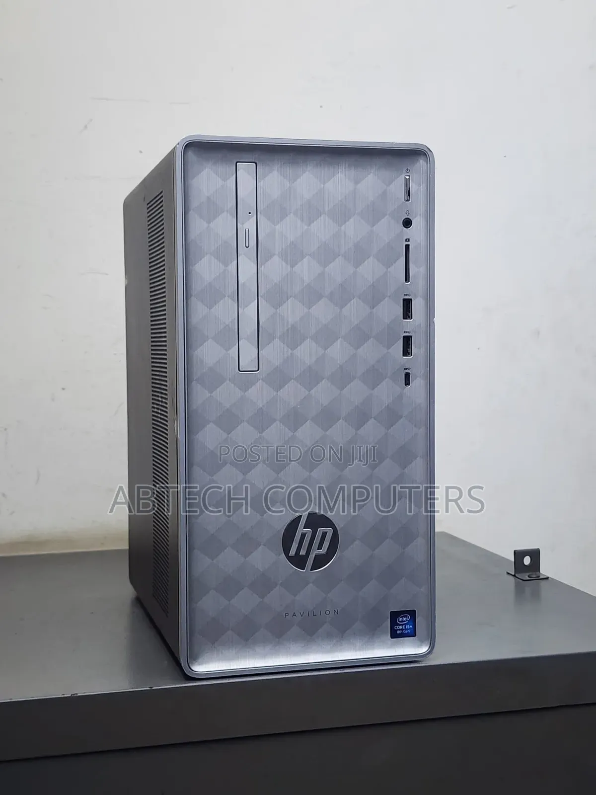 Desktop Computer HP Pavilion 590 8GB Intel Core i5 SSD 256GB