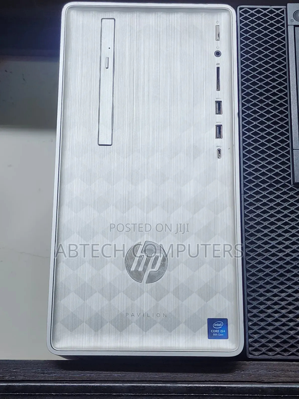 Desktop Computer HP Pavilion 590 8GB Intel Core i5 SSD 256GB
