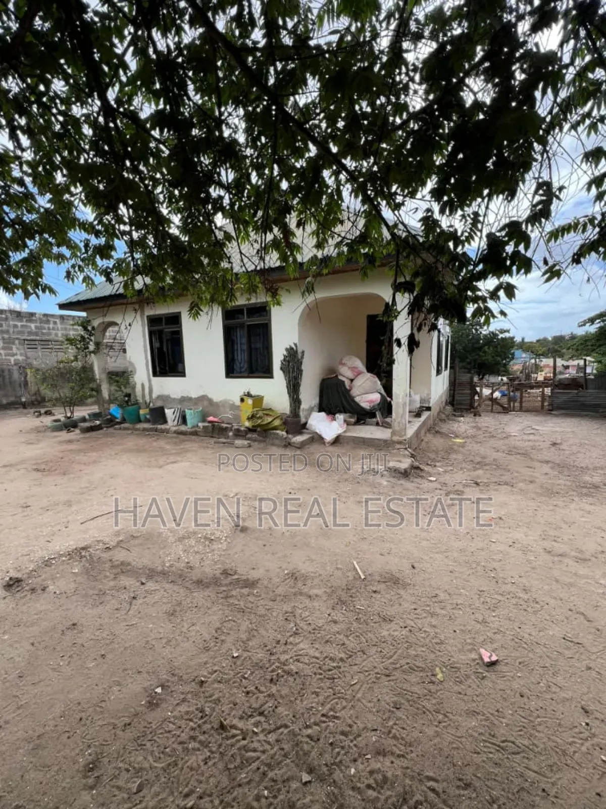 3bdrm House in Goba for sale