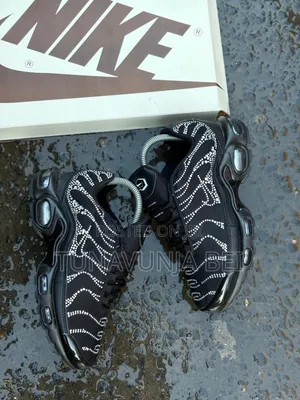 Tn Brand Sneakers /