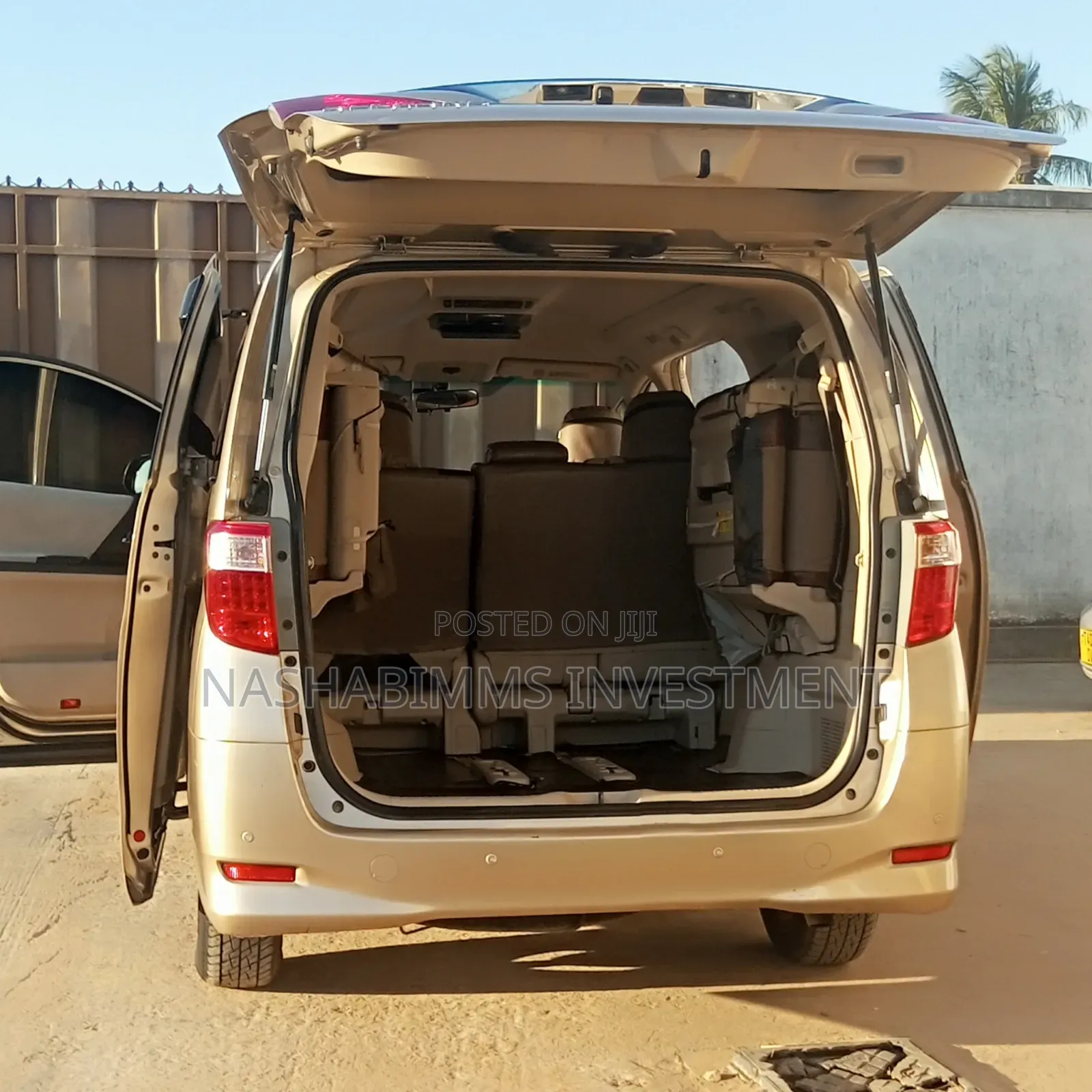Toyota Alphard 2009 Gold