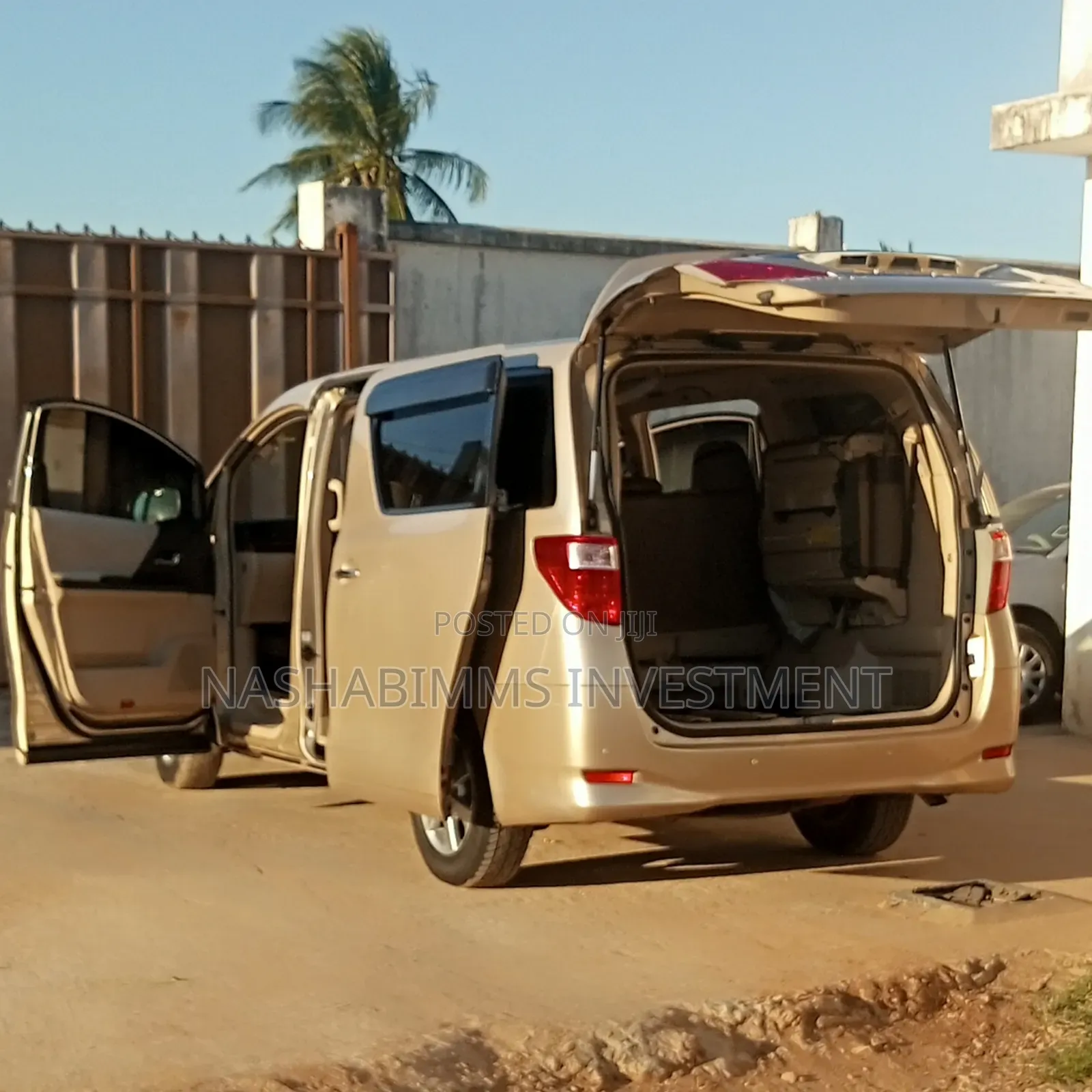 Toyota Alphard 2009 Gold