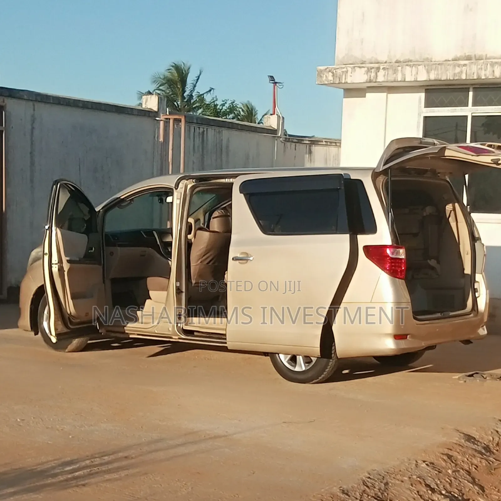 Toyota Alphard 2009 Gold