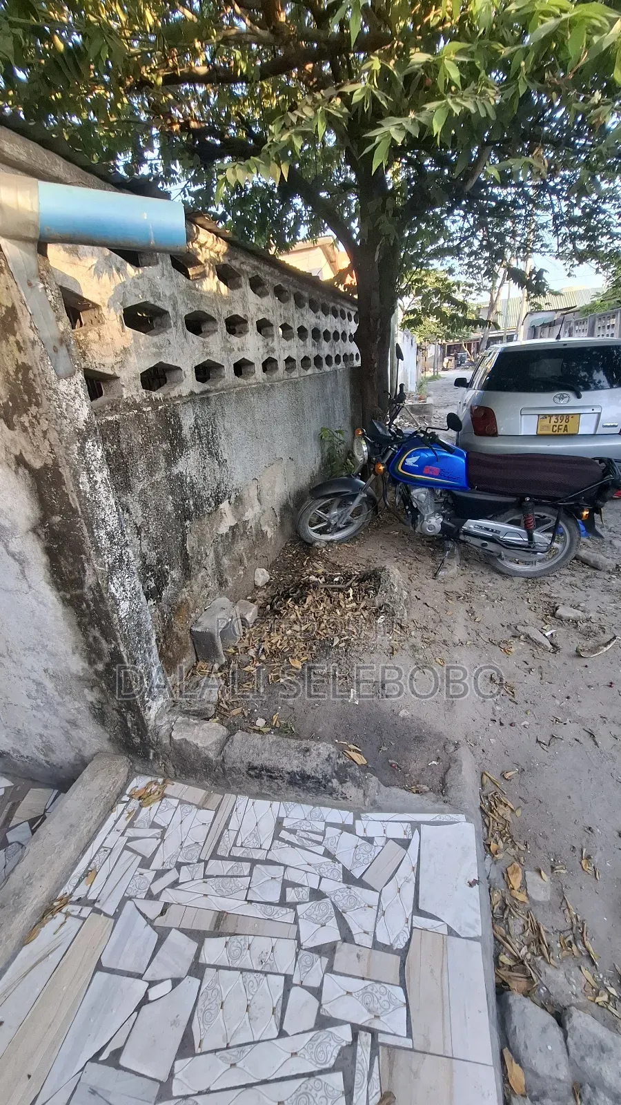 8bdrm Bungalow in Sinza Kumekucha for sale