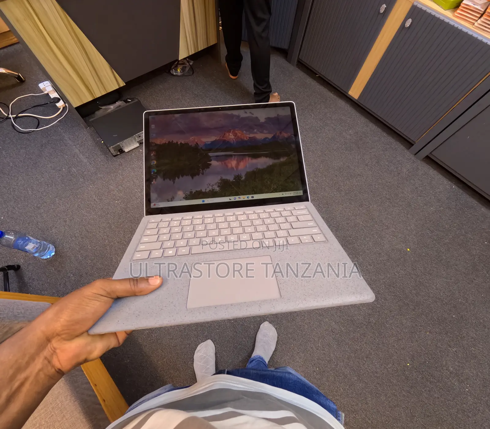 New Laptop Microsoft Surface Laptop 2 8GB Intel Core I5 SSD 256GB